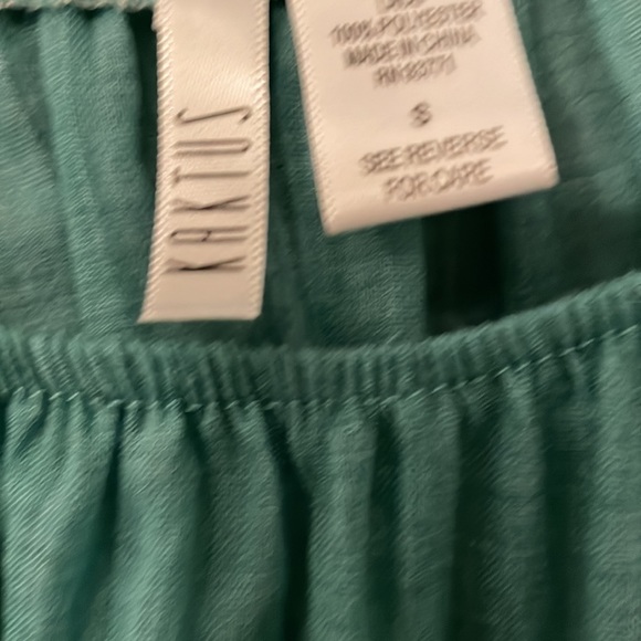 Blouse. Sheer in the white area. Runs large. Size small. New without tags - Picture 2 of 6